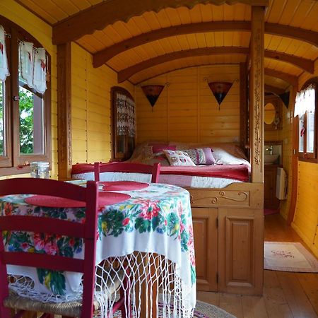 La Cle Des Roulottes Otel Pluvigner Dış mekan fotoğraf