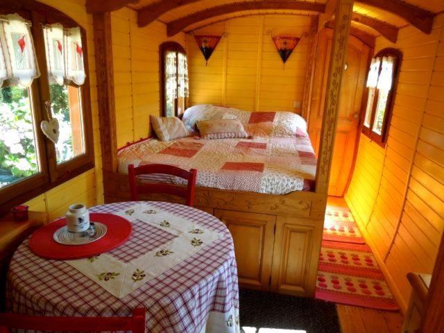 La Cle Des Roulottes Otel Pluvigner Dış mekan fotoğraf