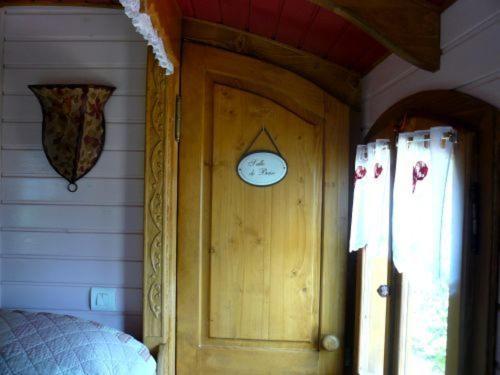 La Cle Des Roulottes Otel Pluvigner Dış mekan fotoğraf