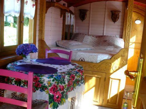 La Cle Des Roulottes Otel Pluvigner Dış mekan fotoğraf